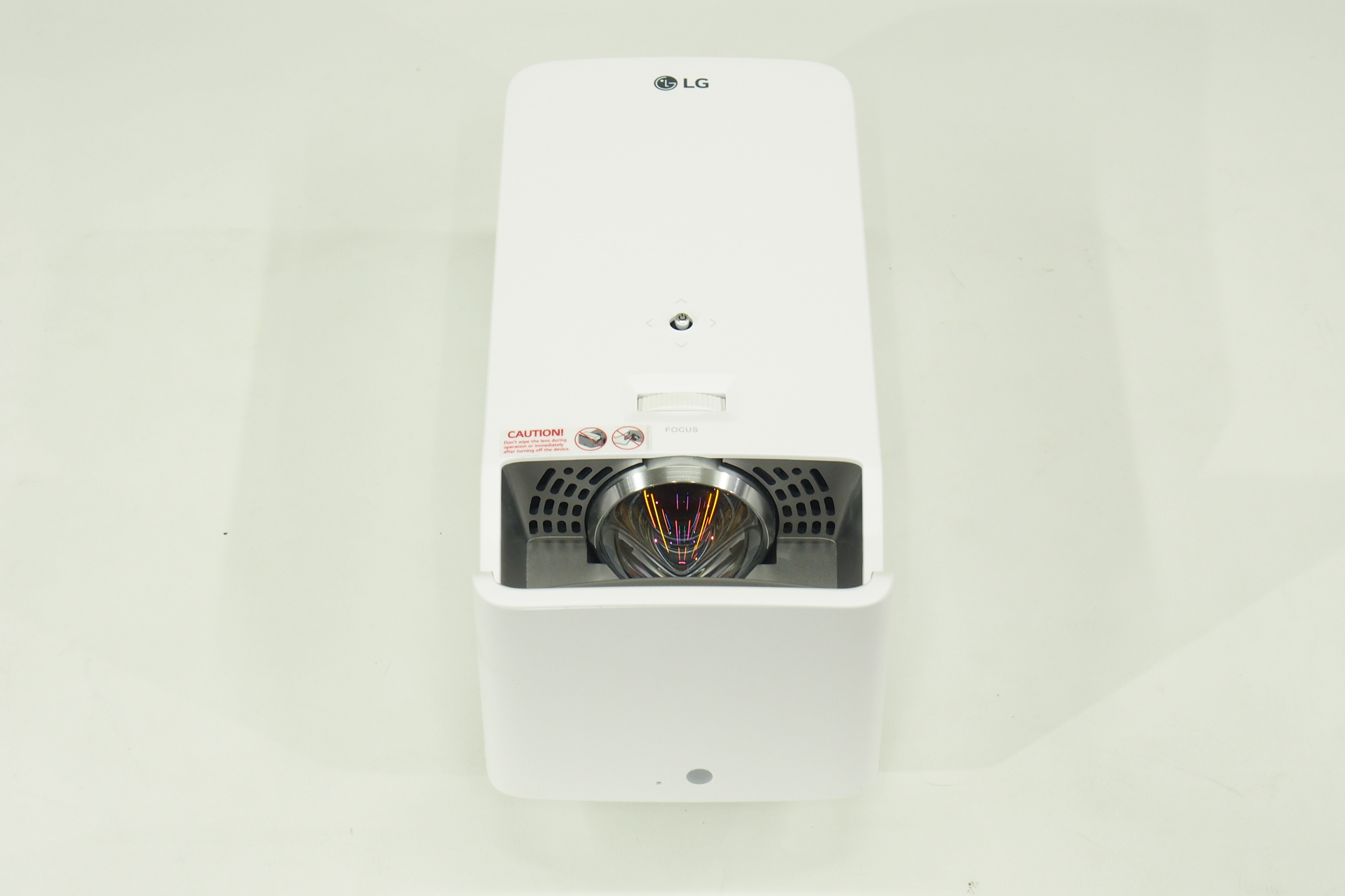 LG 超短焦点LEDプロジェクター HF65LS