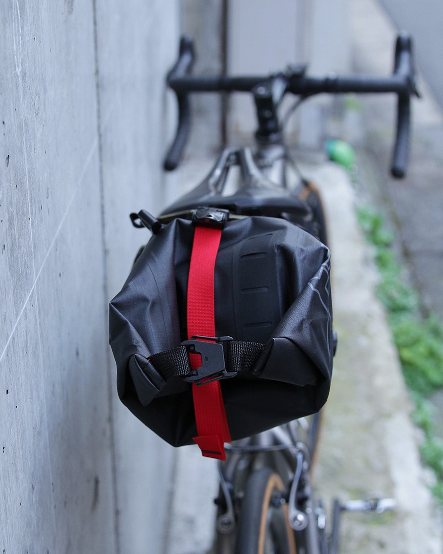 サドルバッグ【Terrapin 8L】｜REVELATE DESIGNS（レベレイトデザイン