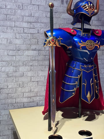 ドラクエ」等身大ロト装備が展示！ スクエニブースで伝説の勇者の装備