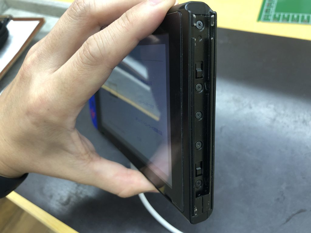 Switchのコントローラー本体に挿しても反応しない。ワイヤレスでは