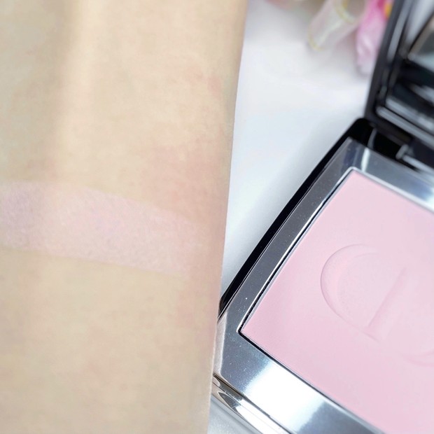 春にぴったりなかわいいカラー[ディオールスキン ルージュ ブラッシュ