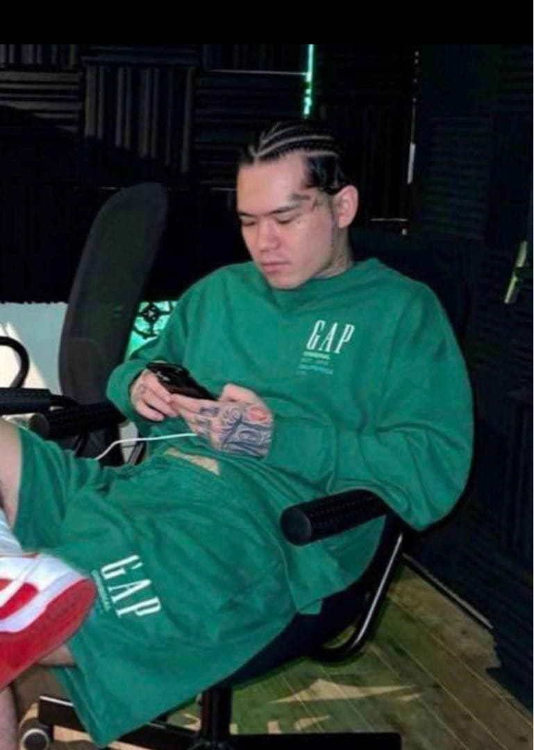 GAP スウェット トレーナー グリーン 緑 yzerr 着用 bad hop - メルカリ