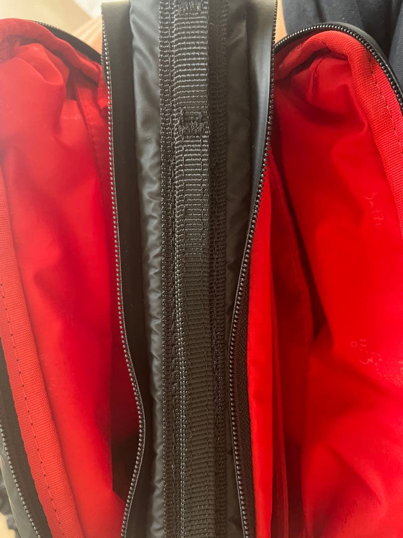 topologie ボトルサコッシュ大＆黒ショルダーストラップ topologie/トポロジー】ボトルサコッシュを夫婦でシェア。京都三条店で