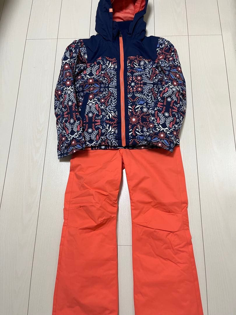 ROXY スノーボードウェア キッズ　T10 上下セット ROXY（ロキシー） スノーボードウェア スキーウェア 130〜150 ROXY